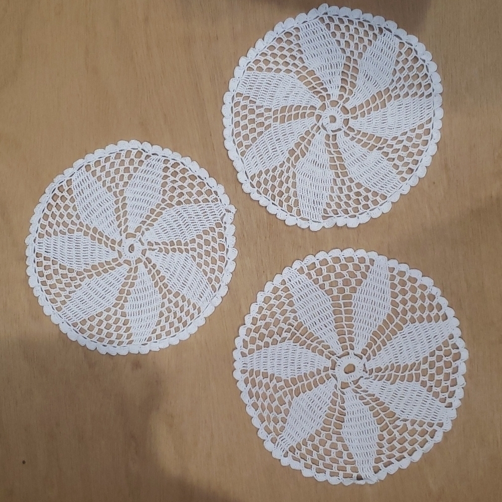 White Handmade Doilies Set Of 3 NWOT